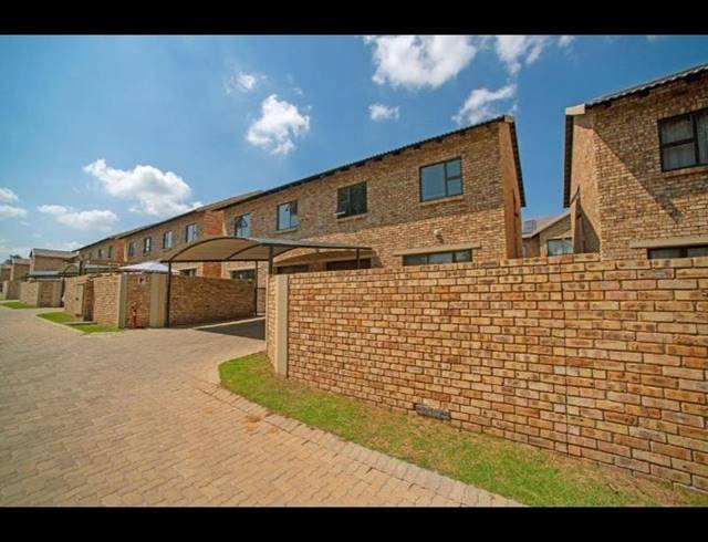 3 BEDROOM TOWNHOUSE FOR SALE IN BRENTWOOD